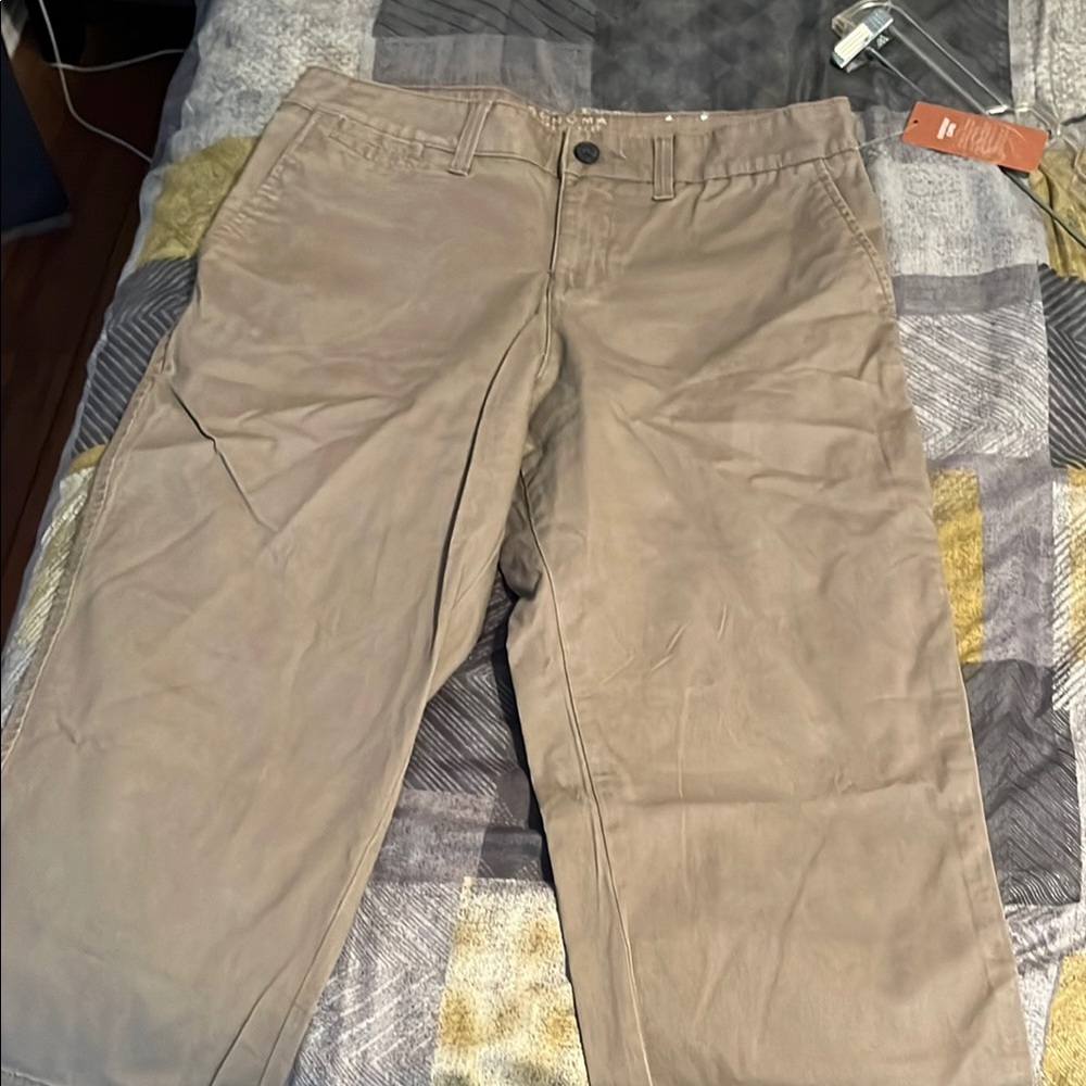 Women’s capri Tan Pants